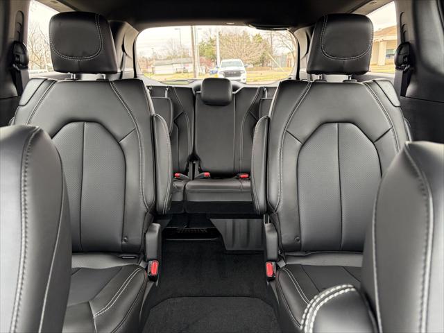 2026 Chrysler Pacifica Select AWD