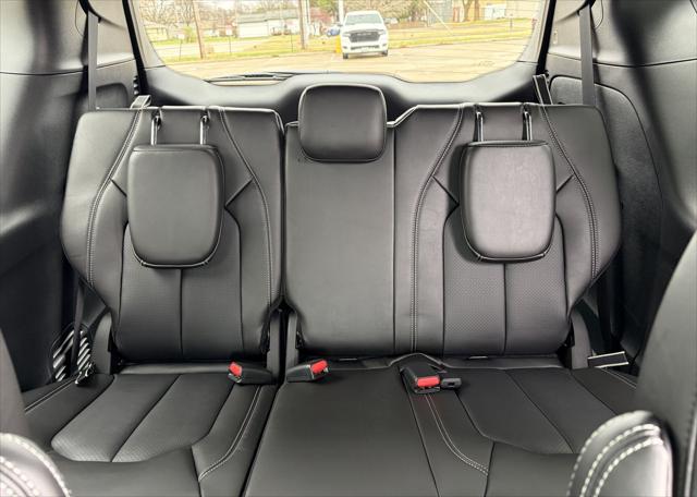 2026 Chrysler Pacifica Select AWD
