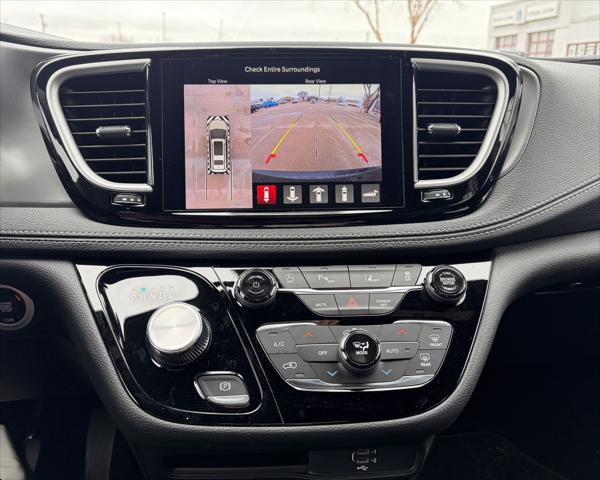 2026 Chrysler Pacifica Select AWD