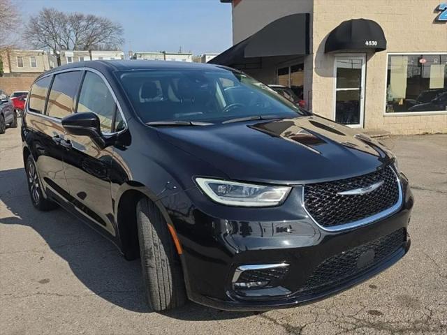 2022 Chrysler Pacifica Hybrid Touring L