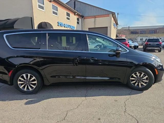 2022 Chrysler Pacifica Hybrid Touring L