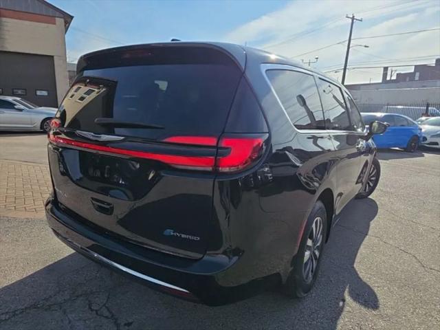 2022 Chrysler Pacifica Hybrid Touring L