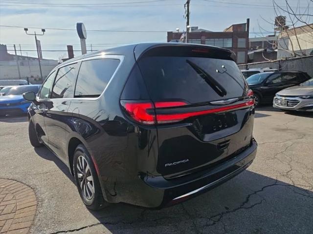 2022 Chrysler Pacifica Hybrid Touring L