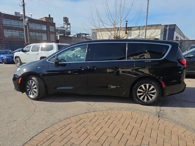 2022 Chrysler Pacifica Hybrid Touring L
