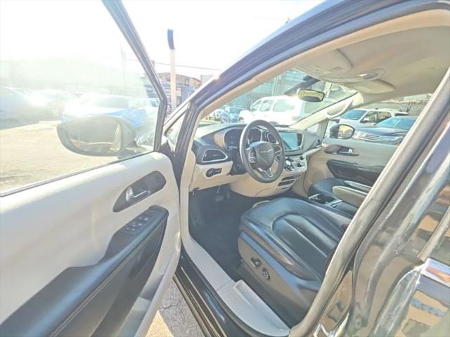 2022 Chrysler Pacifica Hybrid Touring L