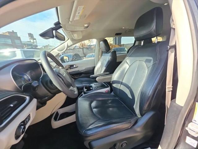 2022 Chrysler Pacifica Hybrid Touring L