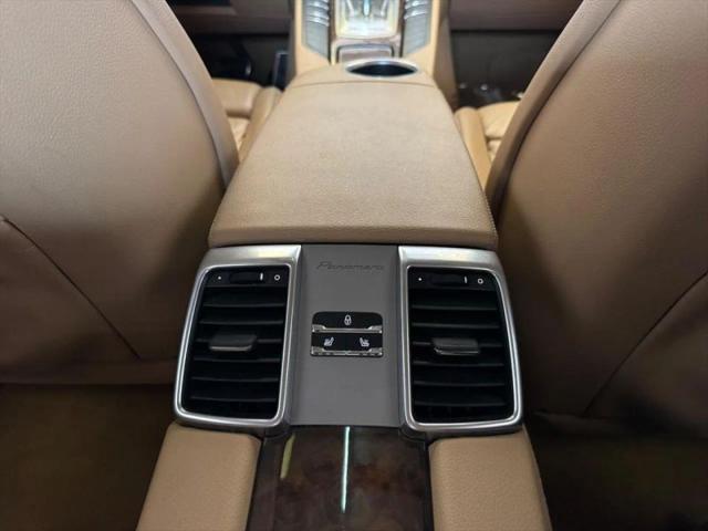 2015 Porsche Panamera 4