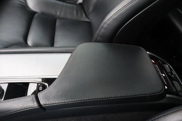 2023 Volvo XC90 B5 Core