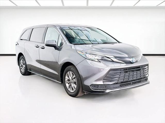 2025 Toyota Sienna LE