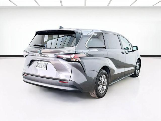2025 Toyota Sienna LE
