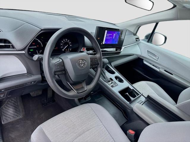2025 Toyota Sienna LE
