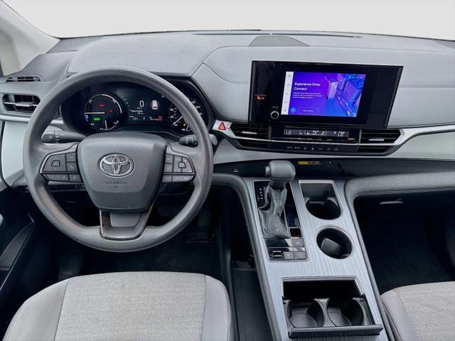 2025 Toyota Sienna LE