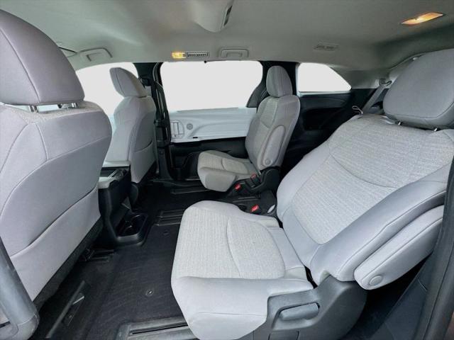 2025 Toyota Sienna LE