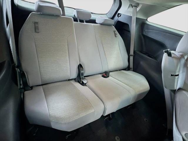 2025 Toyota Sienna LE