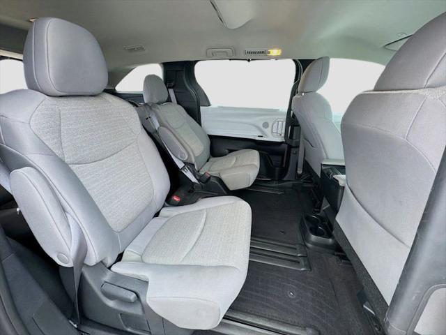 2025 Toyota Sienna LE