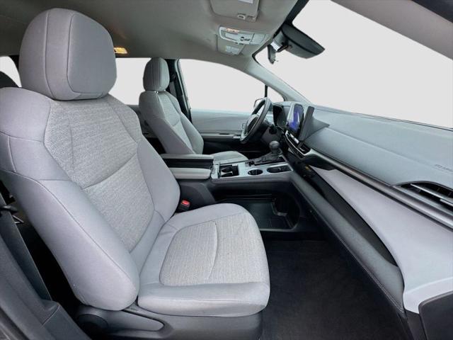 2025 Toyota Sienna LE