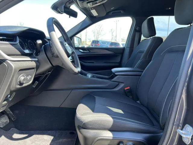 2025 Jeep Grand Cherokee L Laredo 4x4