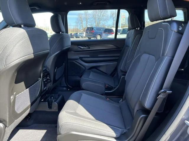 2025 Jeep Grand Cherokee L Laredo 4x4