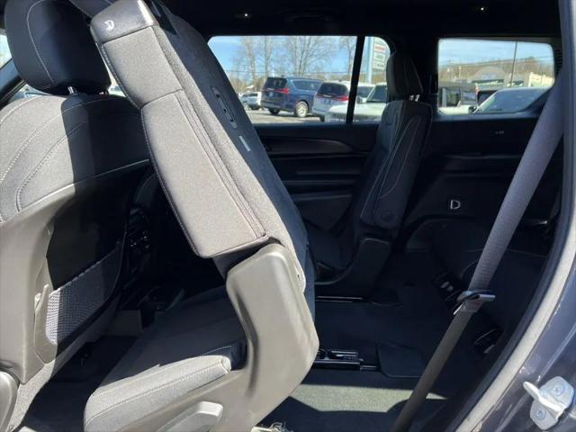 2025 Jeep Grand Cherokee L Laredo 4x4