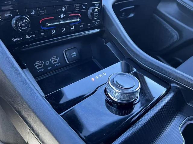 2025 Jeep Grand Cherokee L Laredo 4x4