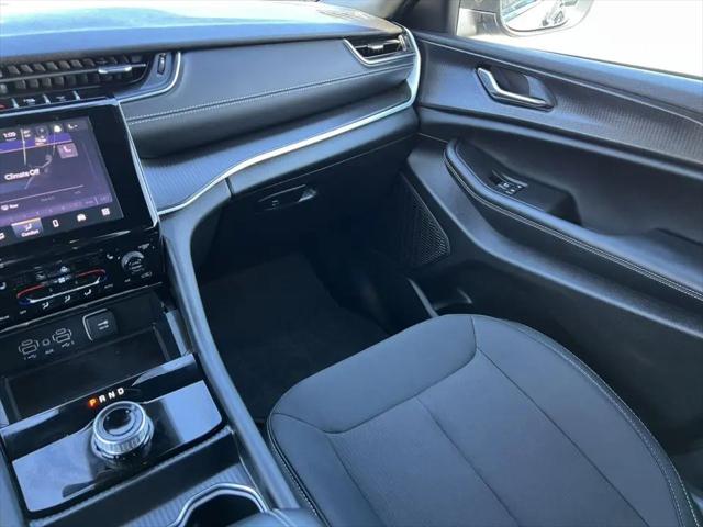 2025 Jeep Grand Cherokee L Laredo 4x4