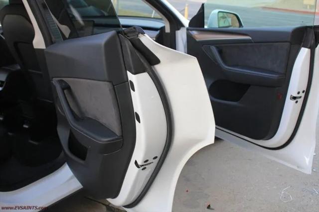 2022 Tesla Model Y Long Range Dual Motor All-Wheel Drive