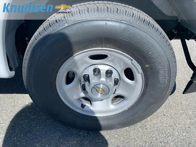 2026 Chevrolet Express Cargo Van 2500 Regular Wheelbase, WT, RWD