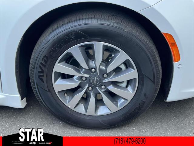 2023 Chrysler Pacifica Hybrid Touring L