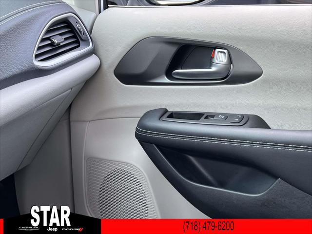 2023 Chrysler Pacifica Hybrid Touring L