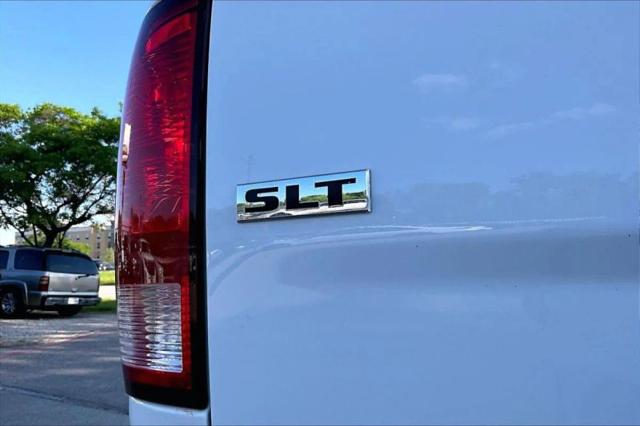 2023 Ram 1500 Classic SLT Crew Cab 4x4 5'7" Box