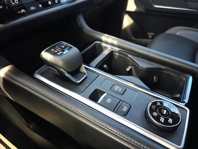 2023 Nissan Pathfinder SL 4WD