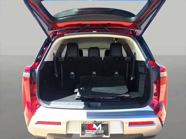 2023 Nissan Pathfinder SL 4WD