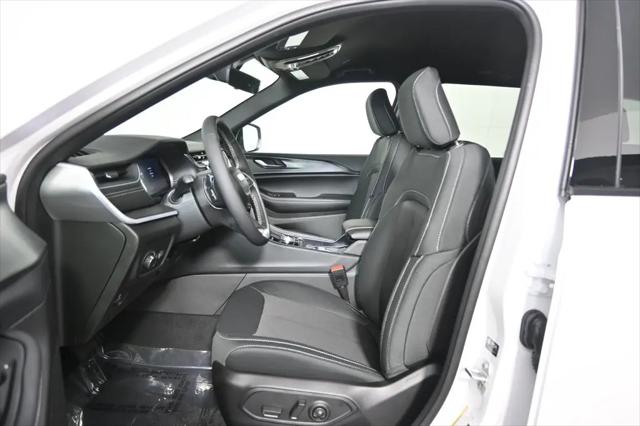 2026 Jeep Grand Cherokee Laredo 4x4