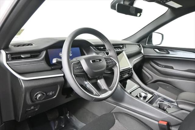 2026 Jeep Grand Cherokee Laredo 4x4