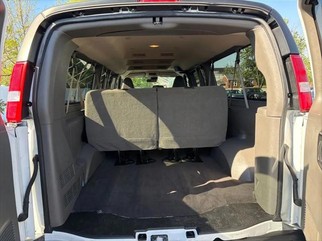 2023 Chevrolet Express Passenger RWD 3500 Extended Wheelbase LT