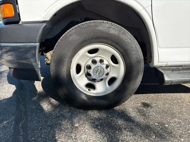 2023 Chevrolet Express Passenger RWD 3500 Extended Wheelbase LT