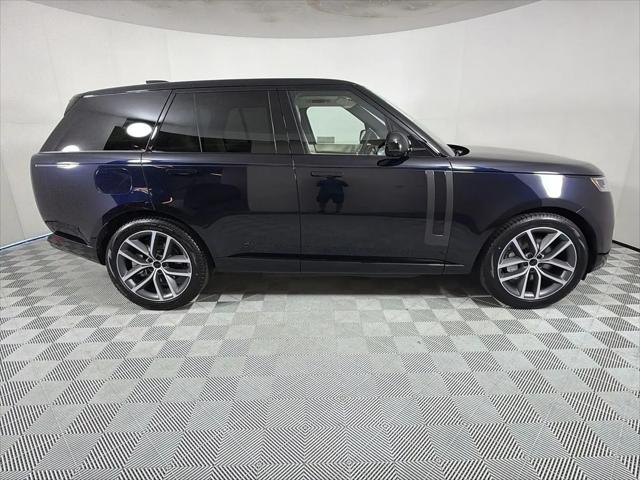 2026 Land Rover Range Rover P550e SE