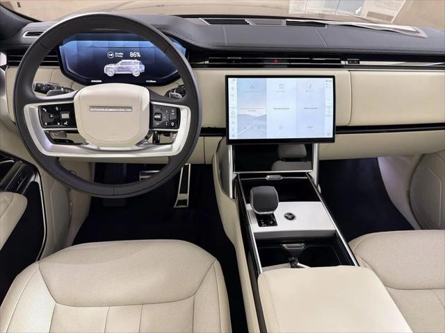 2026 Land Rover Range Rover P550e SE