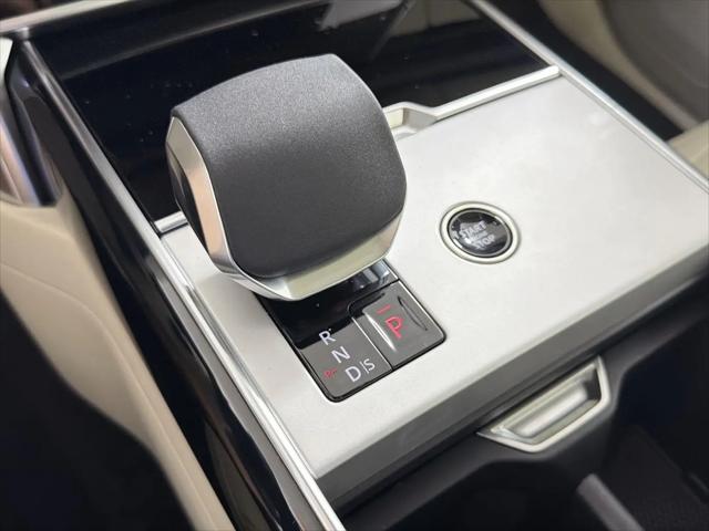 2026 Land Rover Range Rover P550e SE