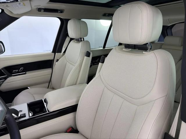 2026 Land Rover Range Rover P550e SE
