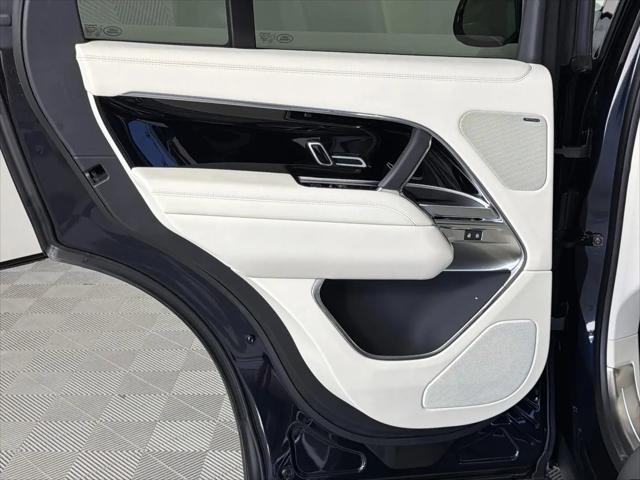 2026 Land Rover Range Rover P550e SE