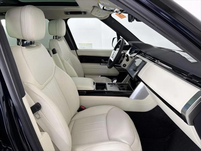 2026 Land Rover Range Rover P550e SE