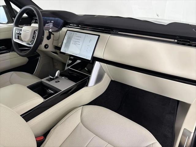 2026 Land Rover Range Rover P550e SE