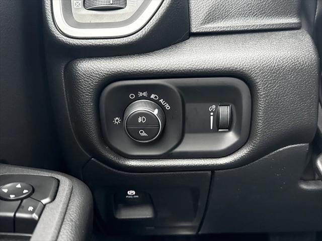 2026 Ram 1500 Express Crew Cab 4x4 5'7" Box
