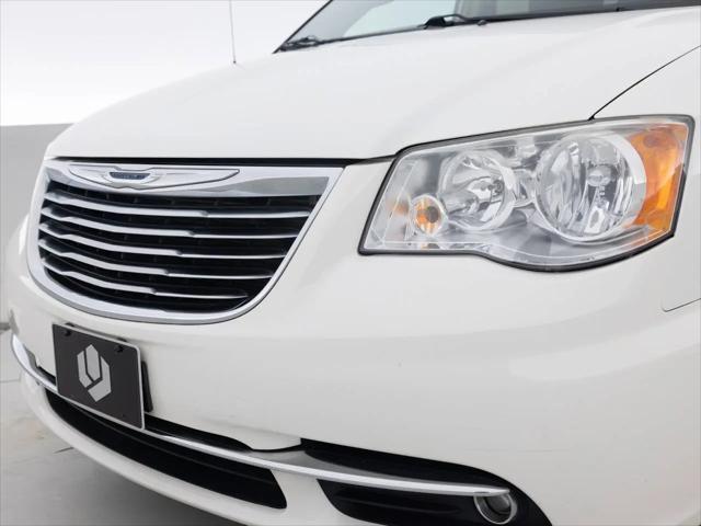 2013 Chrysler Town & Country Touring