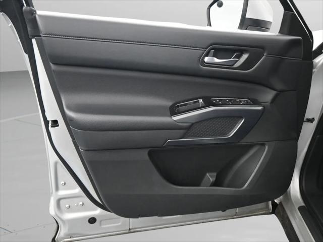 2025 Nissan Pathfinder SL FWD