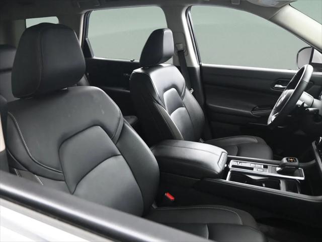 2025 Nissan Pathfinder SL FWD