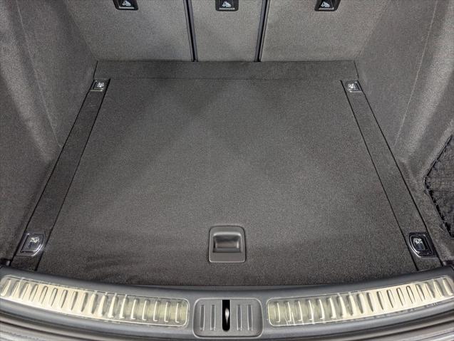 2026 Porsche Macan Unknown