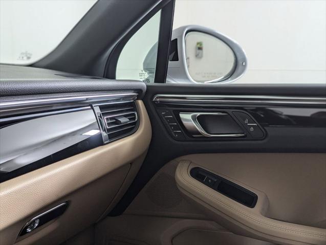2026 Porsche Macan Unknown