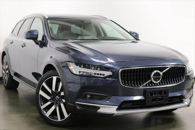 2022 Volvo V90 Cross Country B6